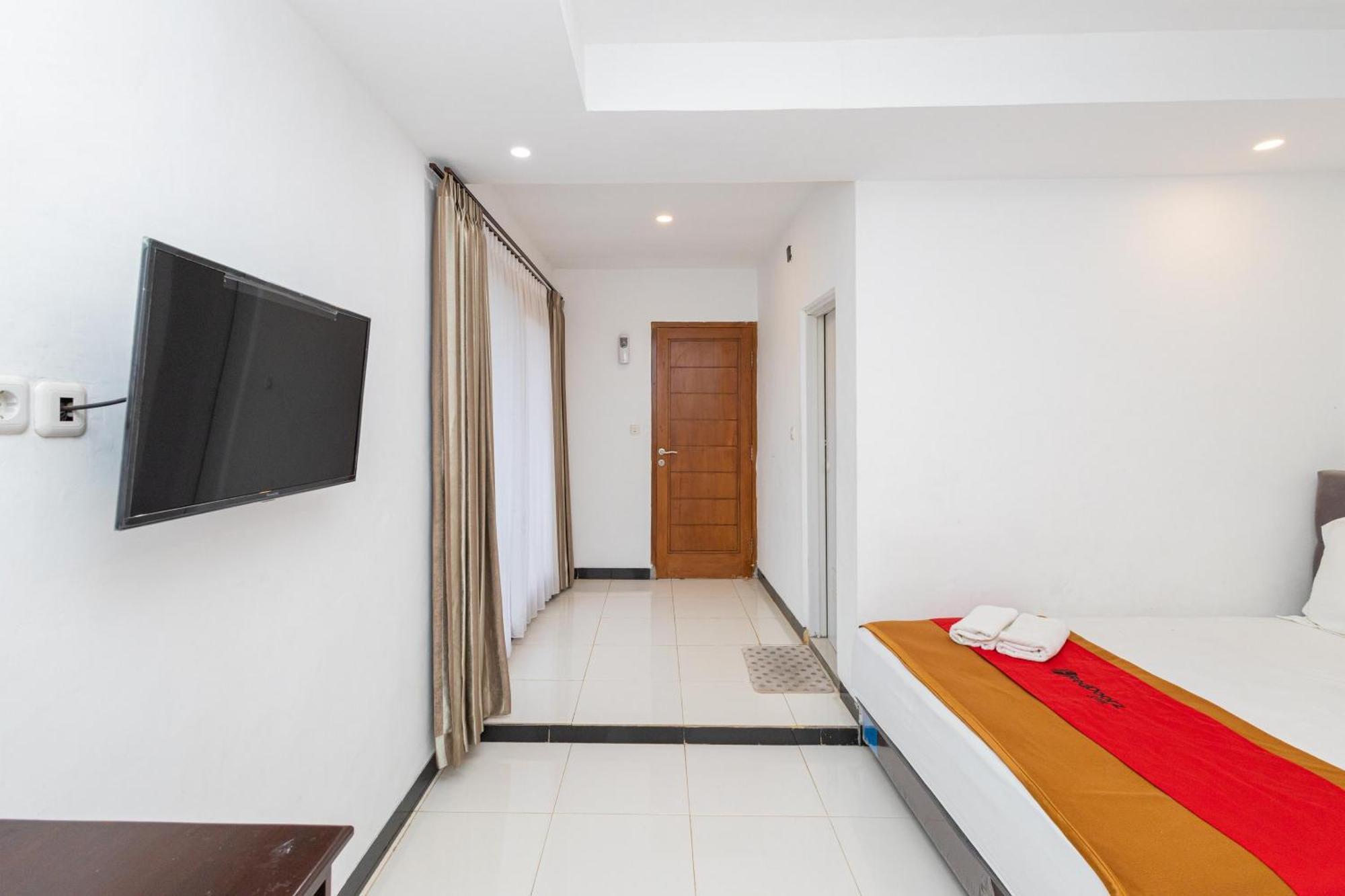 Reddoorz Syariah At Wisma Djokorio Poncokusumo Malang Exterior foto