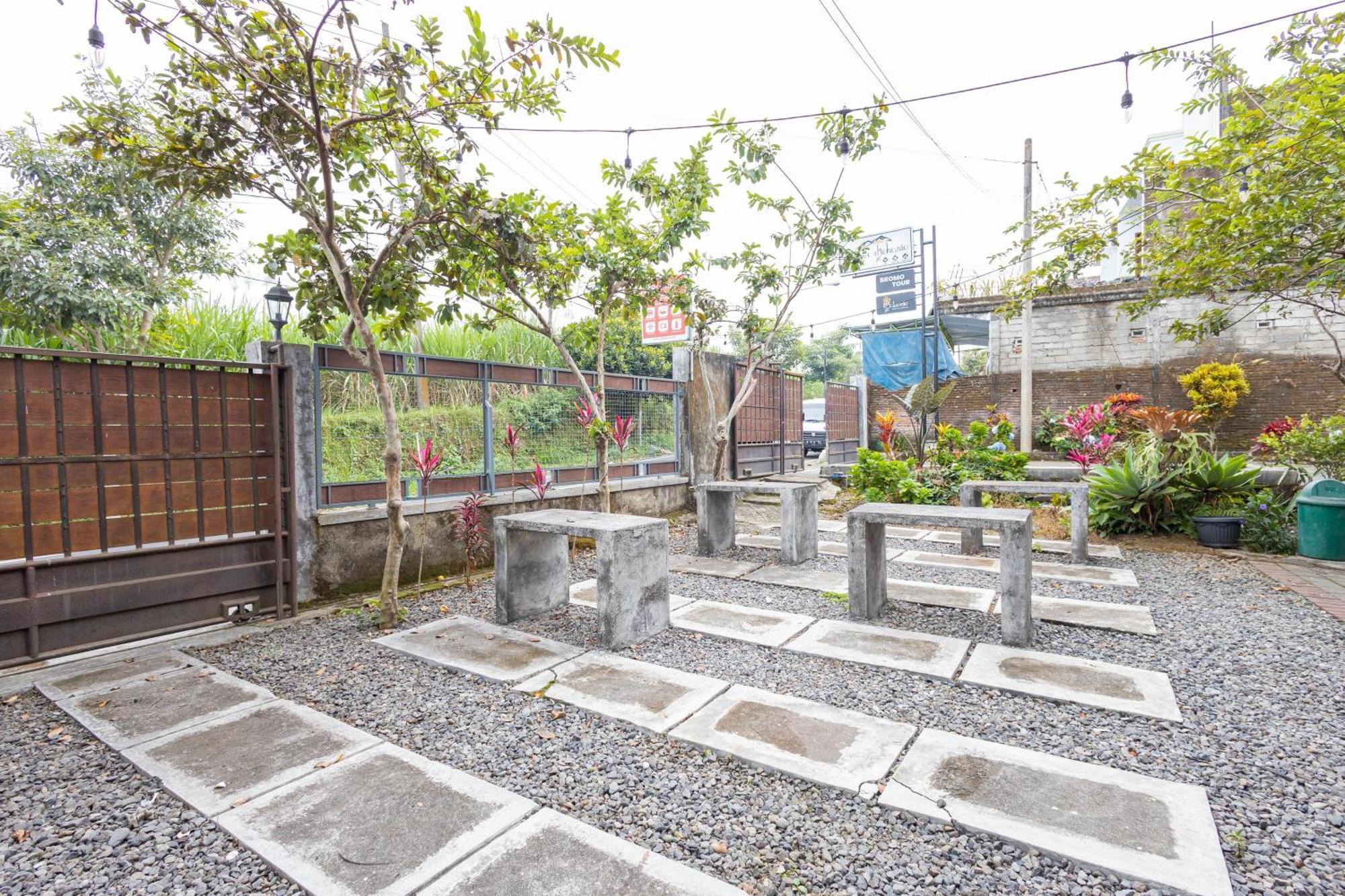 Reddoorz Syariah At Wisma Djokorio Poncokusumo Malang Exterior foto
